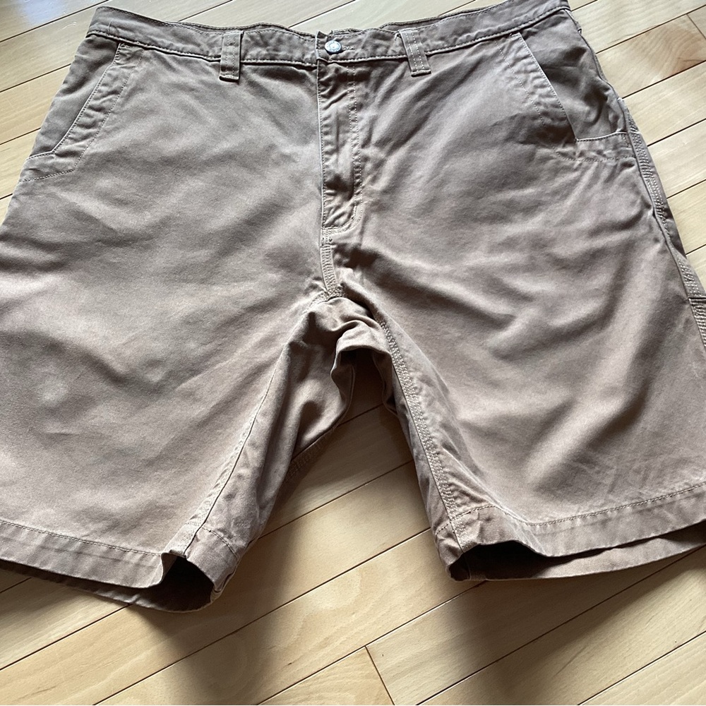MOUNTAIN KHAKIS Alpine tan men’s shorts size 40